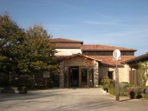 Entrée monastère Prailles.JPG